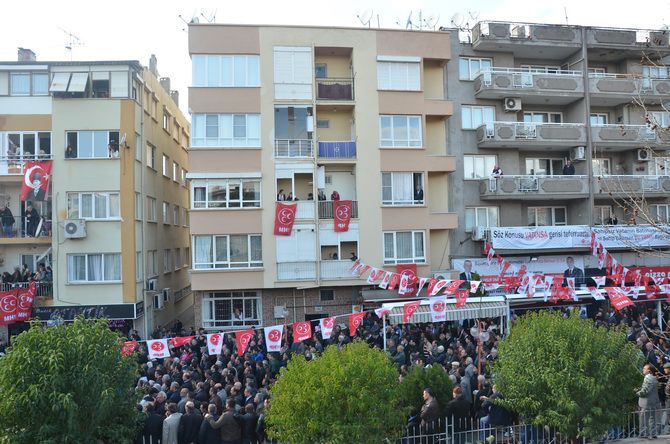 MHP LİDERi DEVLET BAHÇELİ AKHİSARLILAR İLE BULUŞTU